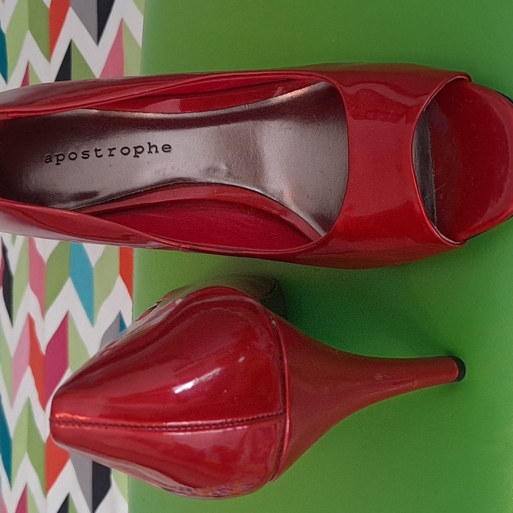 APOSTROPHE  red patent leather  ♥ peep toe heels 👠..size 8